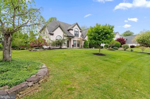 19 Trailwood Dr, Southampton, PA 18966-2198