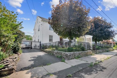 126 Concord St, Waterbury, CT 06710-1223