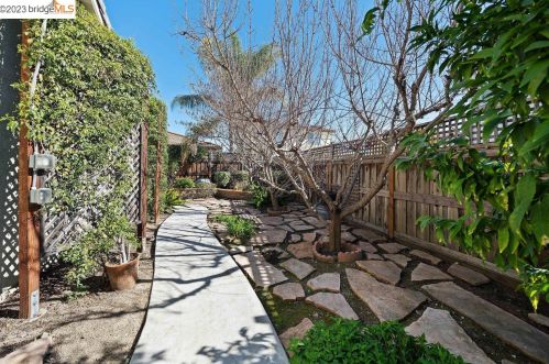 9744 Golden Sky Way, Gilroy CA  95020-9663 exterior