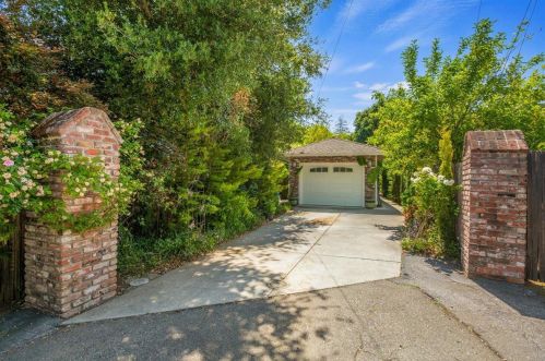 932 Lundy Ln, Los Altos CA  94024-5940 exterior