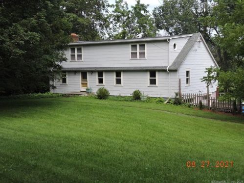 2 Hidden Ln, West Woods, CT 06069-2466
