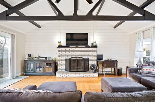 107 Pamela Ave, Groton, CT 06340-3427