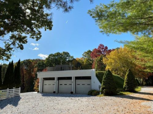 59 Ore Hl Rd, Lakeville CT  06039-1341 exterior