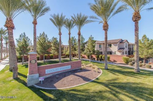 964 Henry Ln, Gilbert, AZ 85296-1476