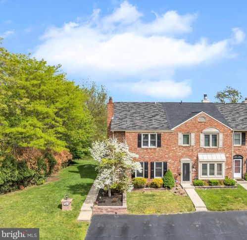 570 Susan Dr, Norristown, PA 19406-3905