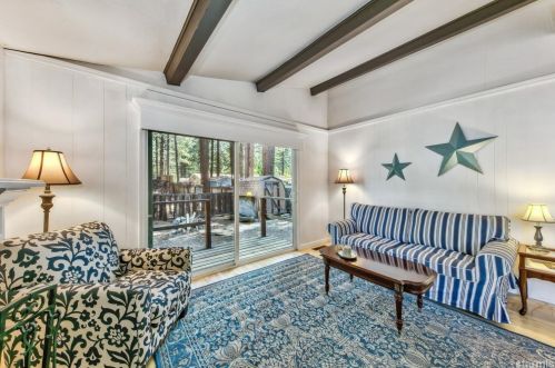2902 Oakland Ave, South Lake Tahoe CA  96150-7843 exterior