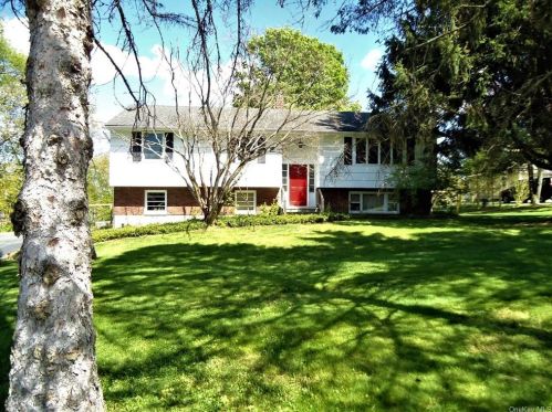 8 Odessa Rd, Mahopac, NY 10541-4513