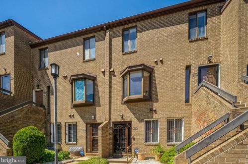 3212 Banneker Dr, Washington, DC 20018-1658