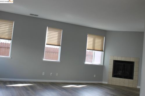 595 Scudero Cir, West Pittsburg CA  94565-2499 exterior