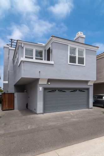 606 Goldenwest St, Huntington Beach, CA 92648-2630