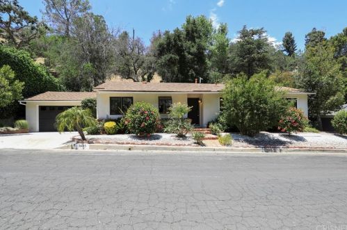 3675 Longview Valley Rd, Van Nuys, CA 91423-4414