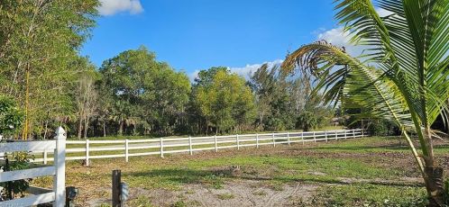 3295 70th St, Naples, FL 34105-7209
