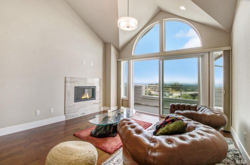 2039 Stonefield Ln, Santa Rosa, CA 95403-0952