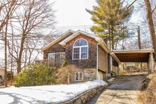 37 Lakeview Dr, Tompkins Corners, NY 10579-1928