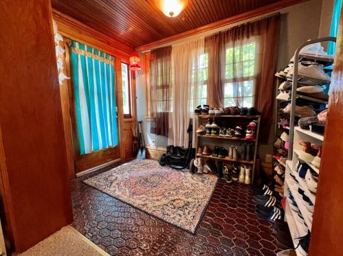 3658 89, Milwaukee WI 53228-1533 exterior