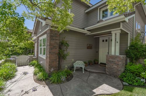 28751 Bruin Pl, Santa Clarita, CA 91390-5285