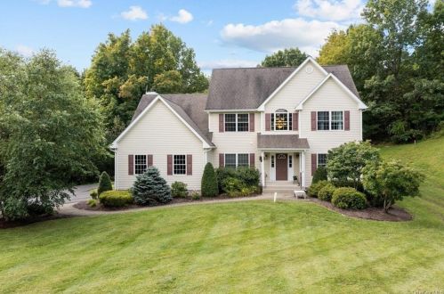 15 Hampton Hills Dr, Marlborough, NY 12542-5958