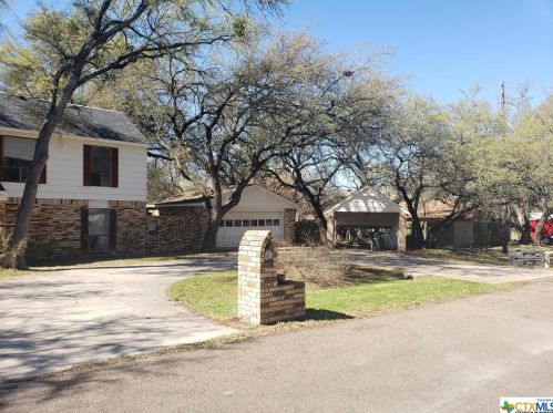 218 Woodland Trl, Morgans Point, TX 76513-6221