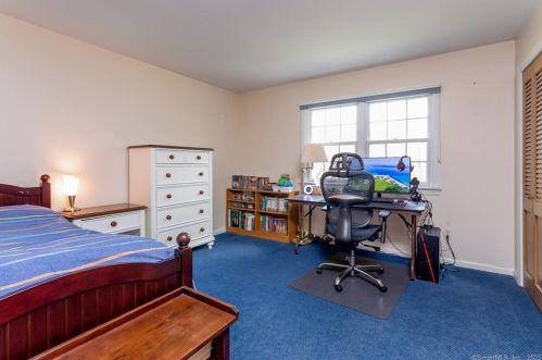 163 Barncroft Rd, Stamford CT 06902-1253 exterior