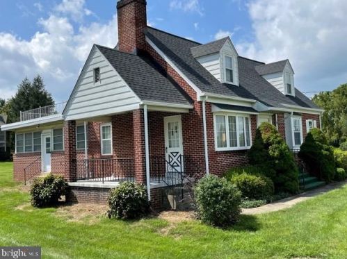 1030 Fishburn Rd, Swatara, PA 17033-3407
