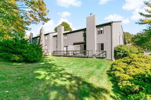 142 Stone Oaks Dr, Hartsdale NY  10530-1160 exterior