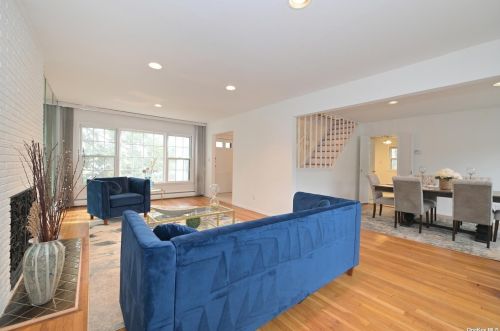 39 Elm St, Great Neck NY  11021-1940 exterior