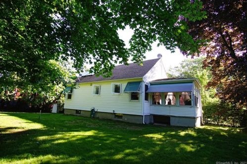 996 Hartford Tpke, Waterford CT  06385-4035 exterior