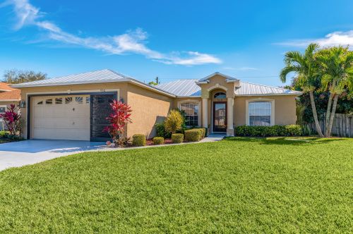 950 Connecticut Ter, Fort Pierce, FL 34953-1513