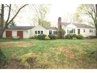 2 Pine Cone Dr, Barrington, RI 02806-2222