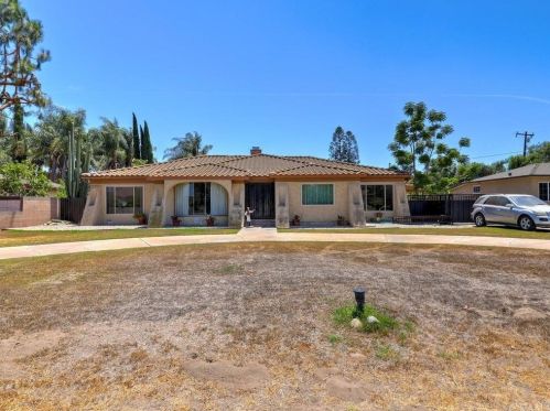 8182 Hynes Rd, Stanton, CA 90680-3624