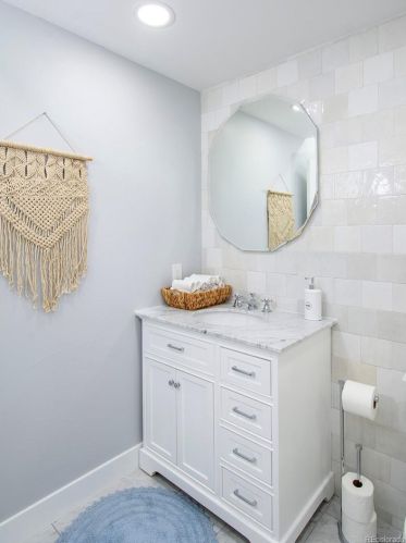 2111 Franklin St, Denver CO 80205-3905 exterior