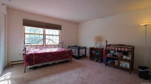 8 Menayas Ct, Washingtonville NY  10992-2032 exterior