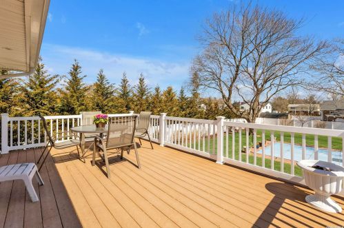 15 Purdy Ave, Elwood NY  11731-4501 exterior