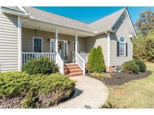 15891 Springfield Dr, Disputanta, VA 23842-7315