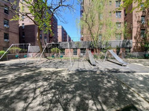 8470 Main St, Jamaica, NY 11435-1644