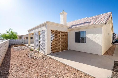 2064 Desert Palms Dr, Bullhead City AZ  86426-8803 exterior