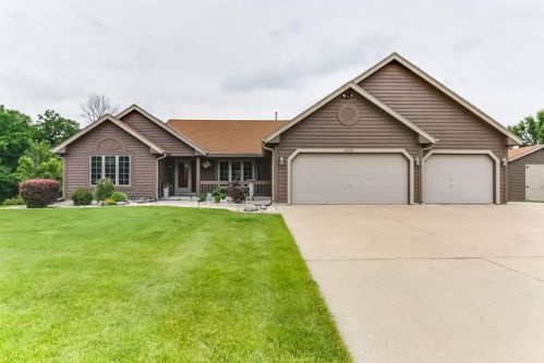 28520 Williams Ct, Waterford, WI 53185-1877