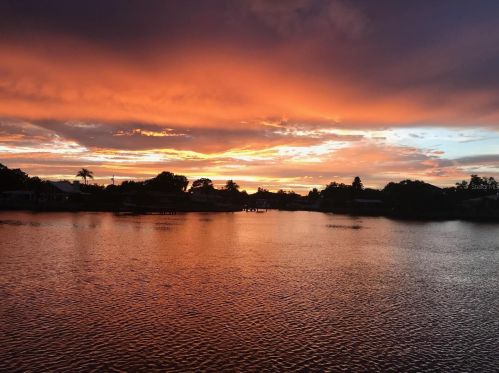 911 Eden Isle Dr, Saint Petersburg, FL 33704-1703