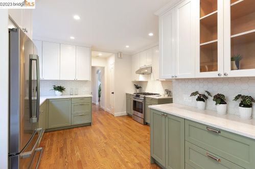 1906 Hoover Ave, Oakland CA  94602-1922 exterior