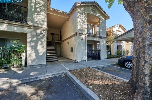 2001 Eastwood Dr, Vacaville CA  95687-6173 exterior