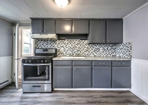 114 New Haven Ave, Derby CT 06418-2161 exterior