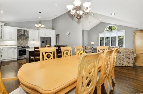 3 Lorijean Ln, Elwood NY  11731-4009 exterior