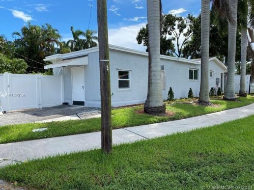 1125 13th Ct, Hollywood FL  33019-3109 exterior