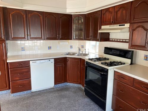 1 Saratoga, Newport Beach CA  92660-6152 exterior