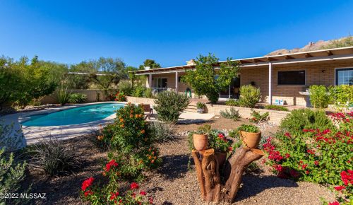 3921 Skyline Dr, Tucson, AZ 85718-2433
