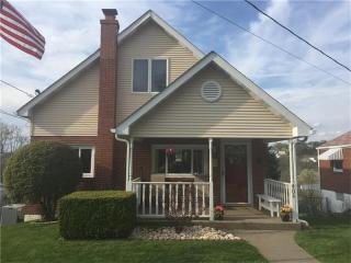 404 Mary St, Jeannette, PA 15644-2543