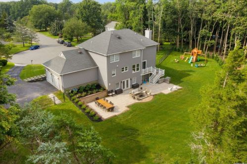 12 Parviz Ct, Miller Place, NY 11764-2623