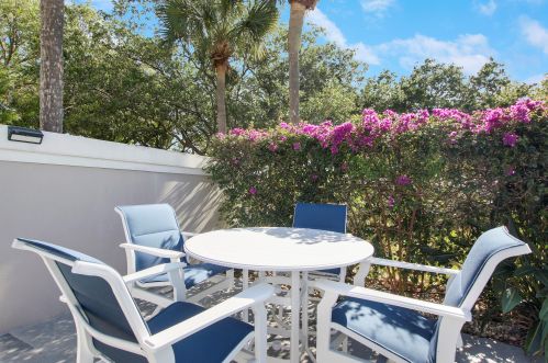 966 Bear Island Cir, West Palm Beach FL  33409-2062 exterior
