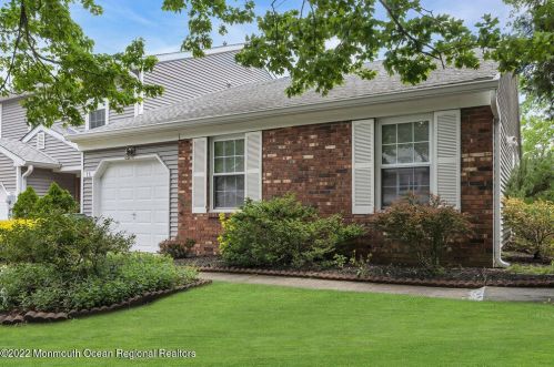 78 Oak Ln, Tinton Falls, NJ 07724-3475