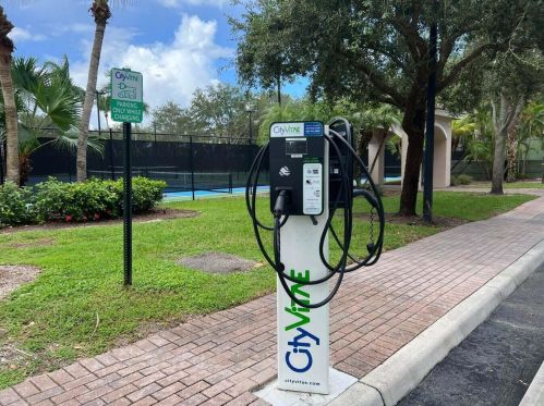 2806 Veronia Dr, West Palm Beach FL  33410-2913 exterior